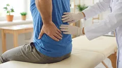 Ból w dolnej części pleców: 8 mitów, które niepotrzebnie przedłużają Twoje cierpienie